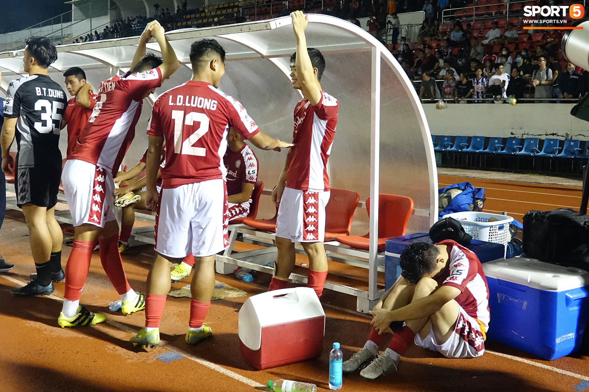Võ Huy Toàn chấn thương nặng hơn dự kiến, cố thi đấu dù không có cảm giác bóng  - Ảnh 5.