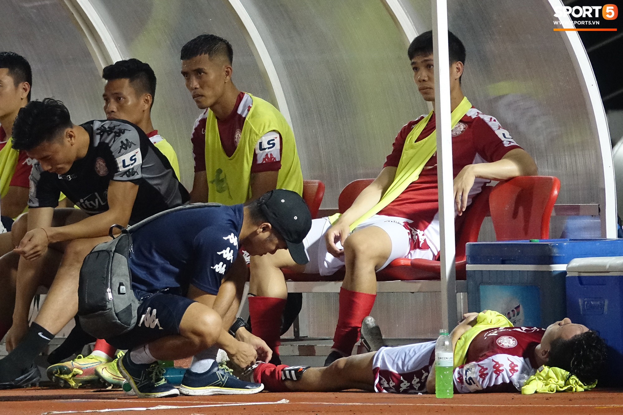 Võ Huy Toàn chấn thương nặng hơn dự kiến, cố thi đấu dù không có cảm giác bóng  - Ảnh 3.