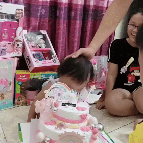 “Lầy như Quế Ngọc Hải: Úp bánh sinh nhật vào mặt con gái làm Sunny khóc thét đáng thương trong ngày tròn 2 tuổi - Ảnh 2.