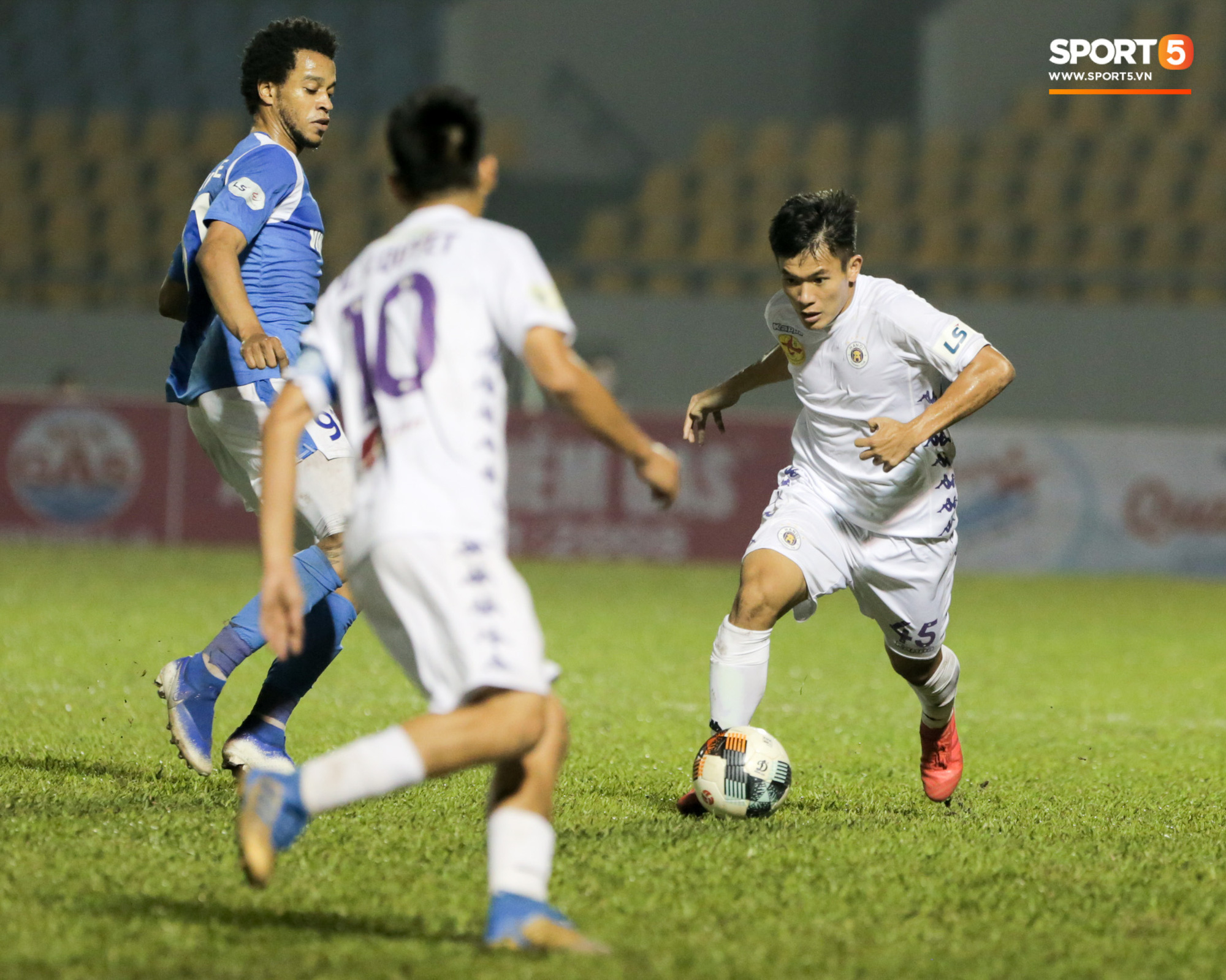 Đội hình cầu thủ U22 Việt Nam hay nhất đang chơi ở V.League: Không tệ cho mục tiêu bảo vệ HCV SEA Games - Ảnh 2.