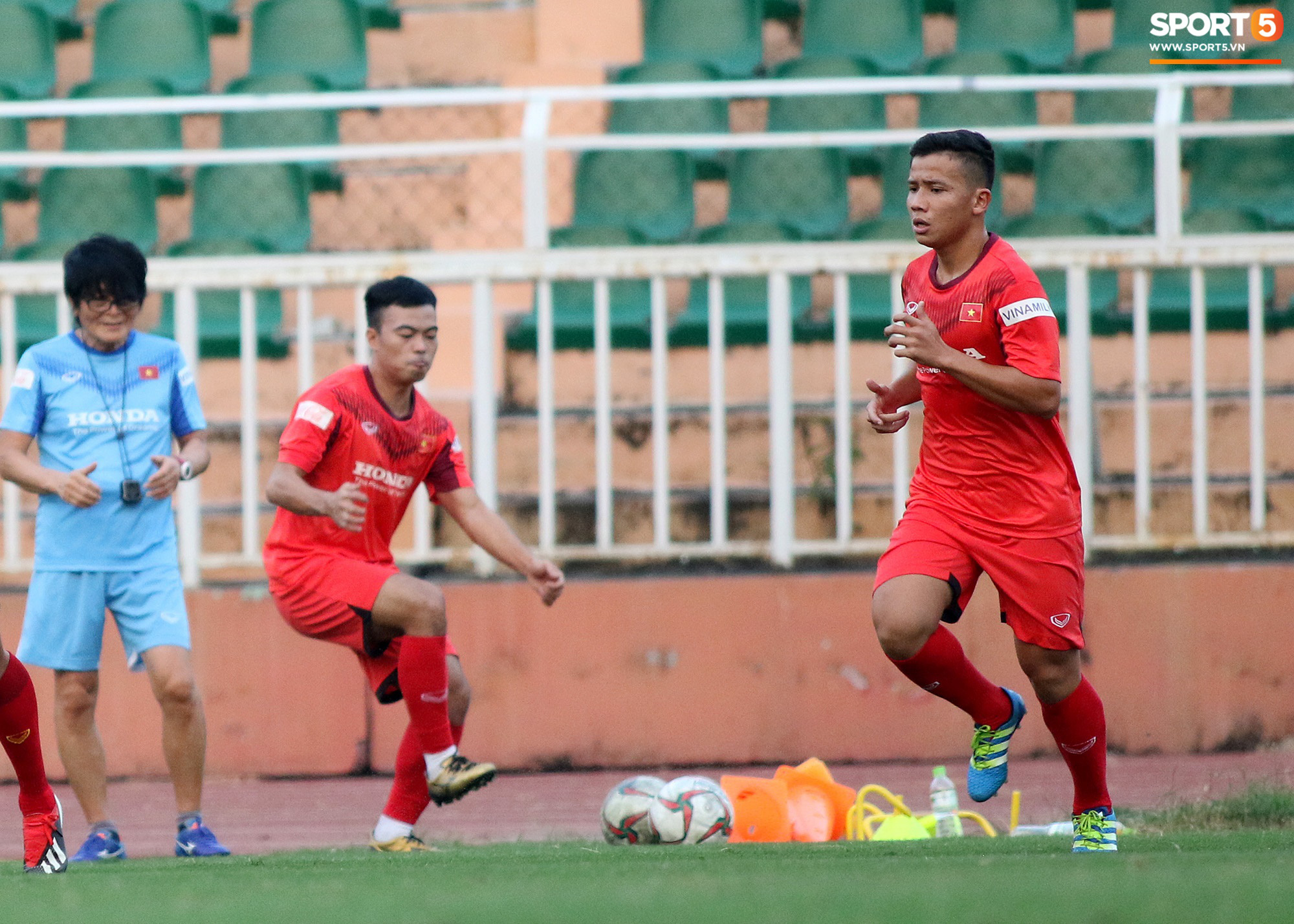 Đội hình cầu thủ U22 Việt Nam hay nhất đang chơi ở V.League: Không tệ cho mục tiêu bảo vệ HCV SEA Games - Ảnh 3.