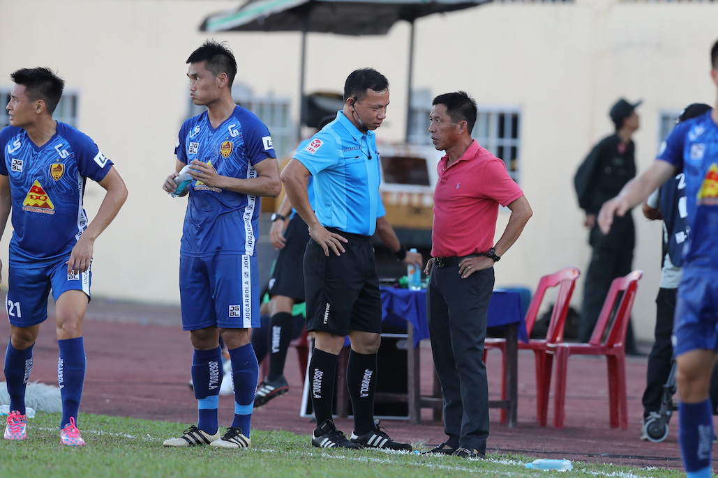 Phan Văn Đức cảm thán: Trọng tài như thế thì bóng đá Việt Nam lúc nào phát triển - Ảnh 9.