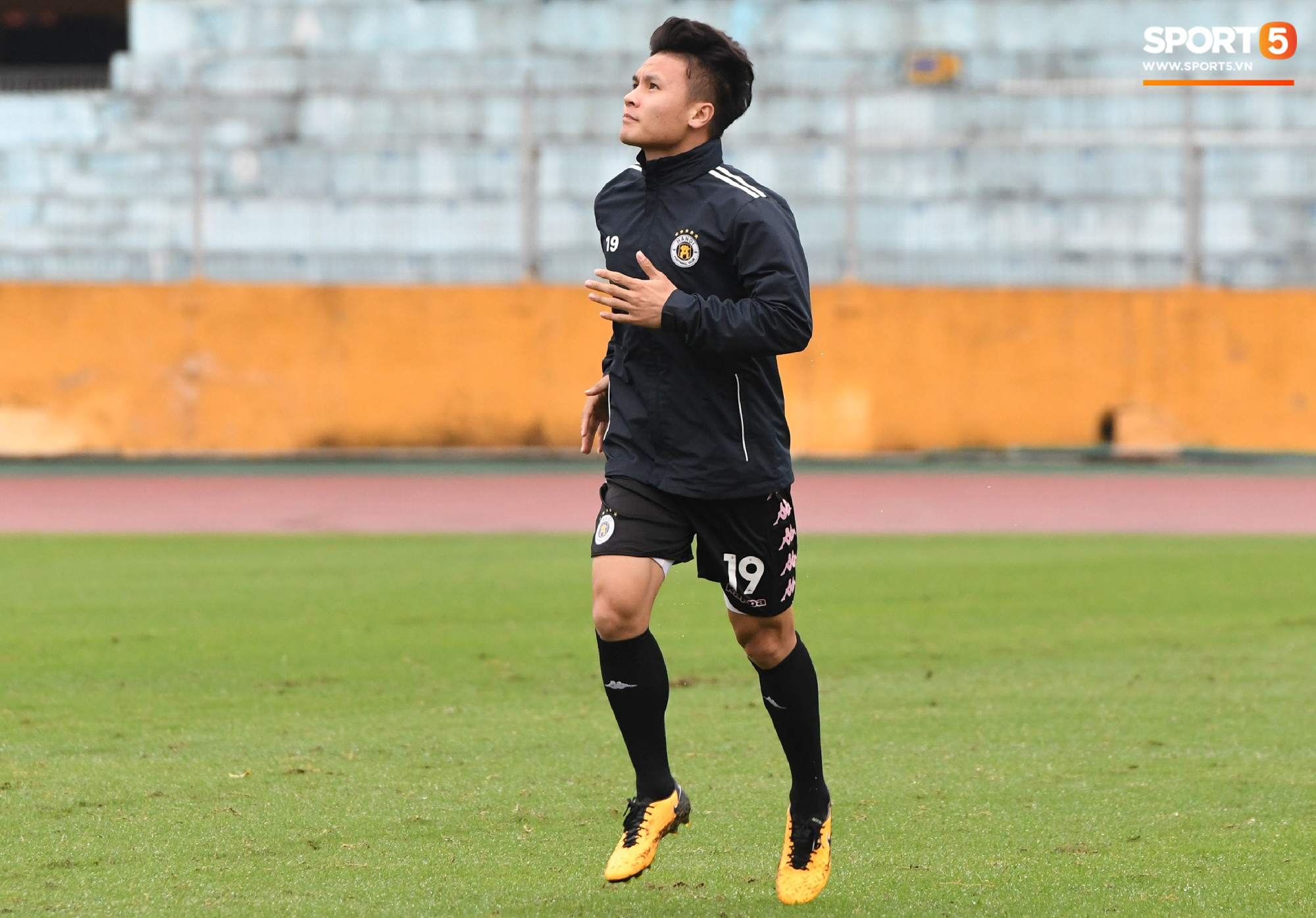 Quang Hải ốm sốt liên miên, Hà Nội FC vẫn phải mang đội hình dặt dẹo đến Đà Nẵng - Ảnh 1.