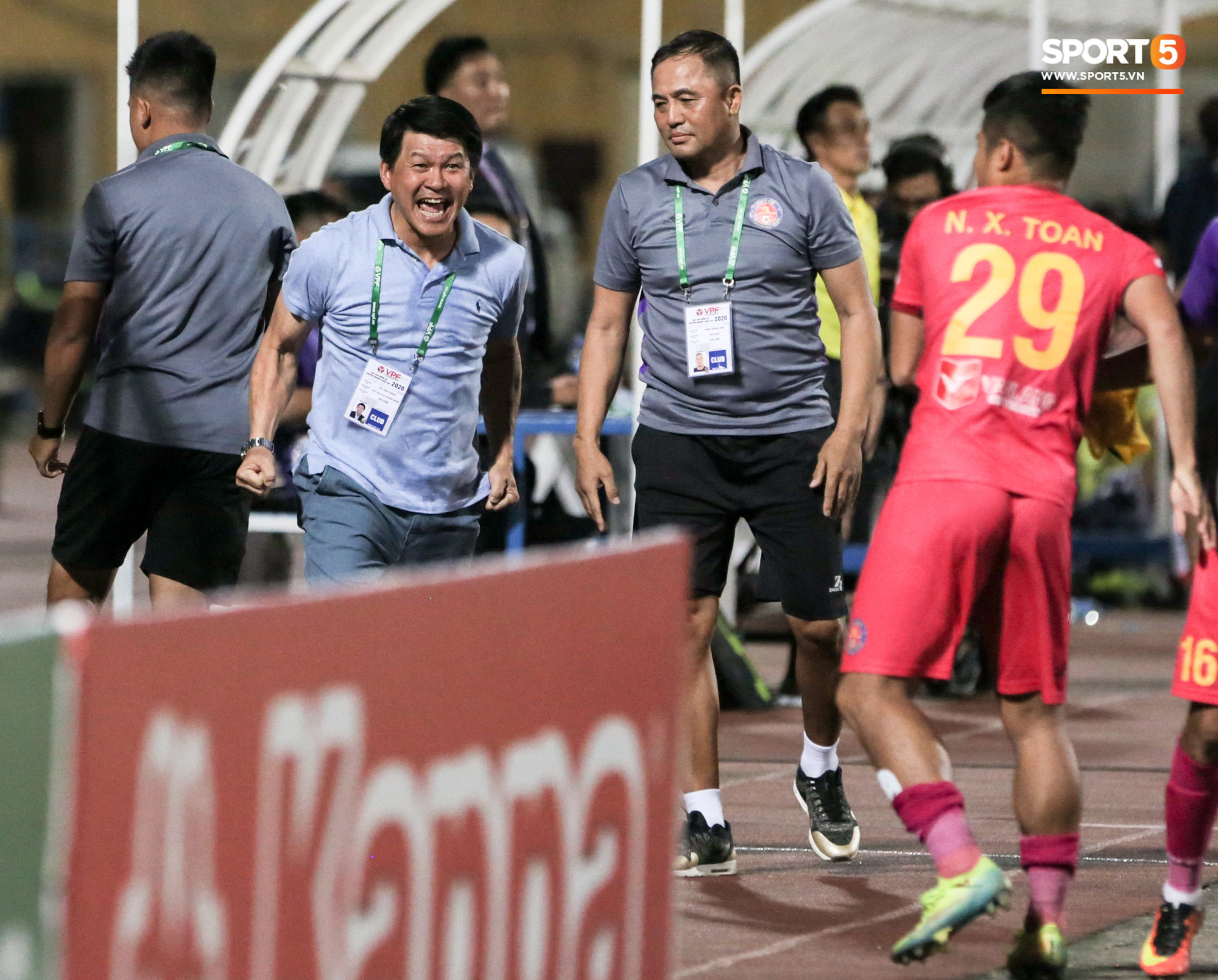 Công thần đăng tút gây xôn xao, tiết lộ mảng tối ở đội Sài Gòn FC đang thống trị V.League 2020 - Ảnh 2.