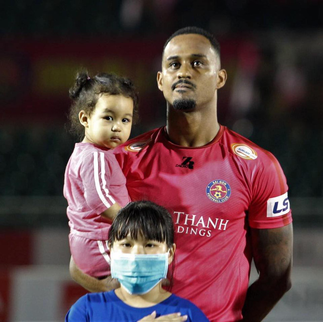 Chuyển nhượng ‘Tây’ ở V.League: Sóng ngầm cuộn trào dưới mặt hồ phẳng lặng