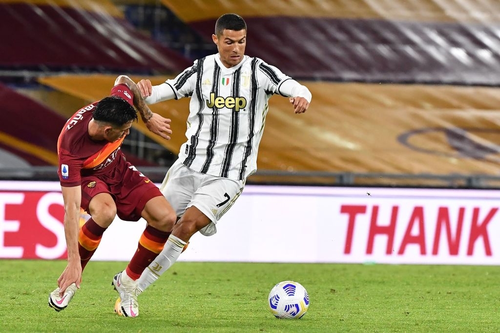 Ronaldo chói sáng với cú đúp bàn thắng 'cứu' Juventus thoát thua ở thành Rome Ronaldo chói sáng với cú đúp bàn thắng 'cứu' Juventus thoát thua ở thành Rome