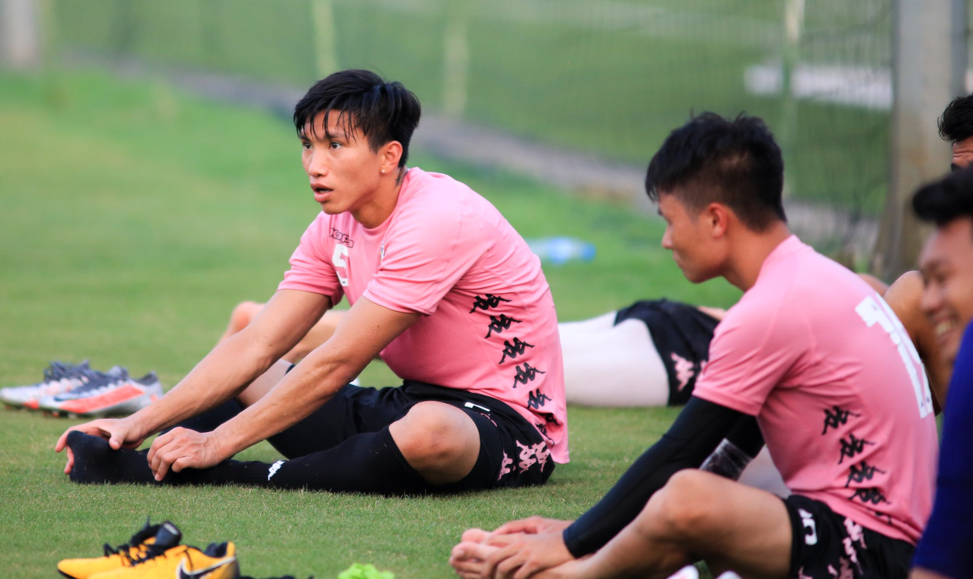 Hà Nội FC thắng dễ Viettel: Bộ đôi Văn Hậu - Thành Chung làm lu mờ hai hàng công - Ảnh 1.