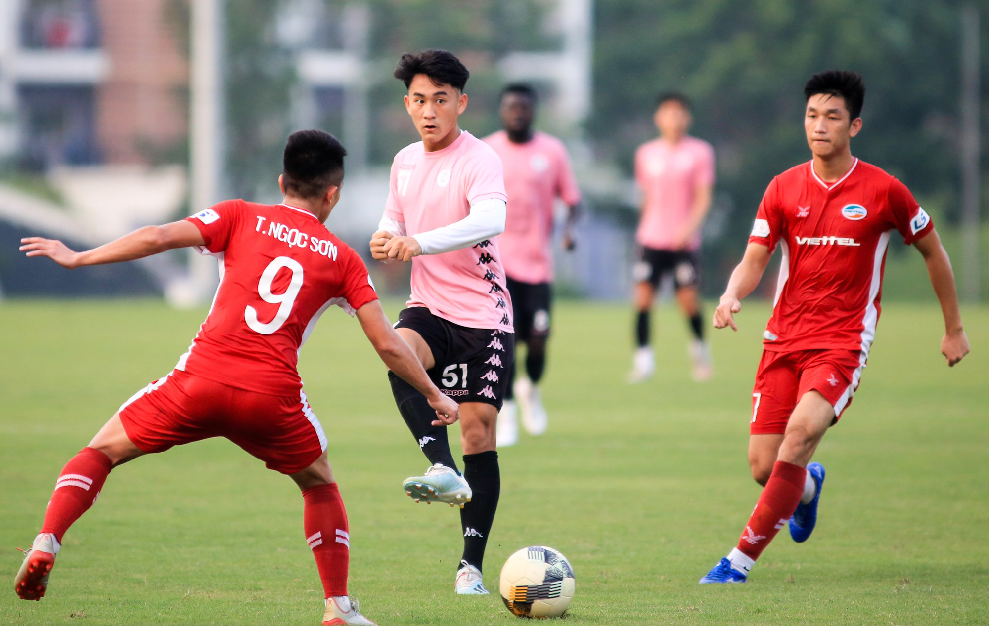Hà Nội FC thắng dễ Viettel: Bộ đôi Văn Hậu - Thành Chung làm lu mờ hai hàng công - Ảnh 4.