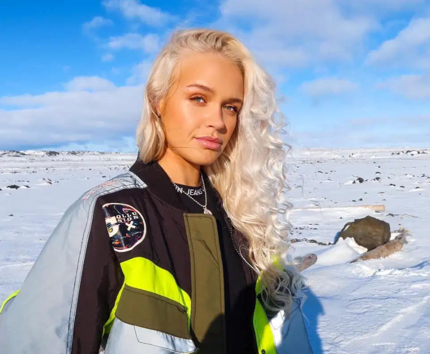 Nhan sắc 2 gái lạ lẻn vào khách sạn khiến cặp sao Man Utd – Man City bị đuổi khỏi tuyển Anh: Hóa ra cũng ở tầm ứng viên hoa hậu - Ảnh 5. Nhan sắc 2 gái lạ lẻn vào khách sạn khiến cặp sao Man Utd – Man City bị đuổi khỏi tuyển Anh: Hóa ra cũng ở tầm ứng viên hoa hậu - Ảnh 5.