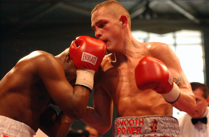 Nhà vô địch boxing nước Anh bất ngờ qua đời ở tuổi 40 do suy gan - Ảnh 2.