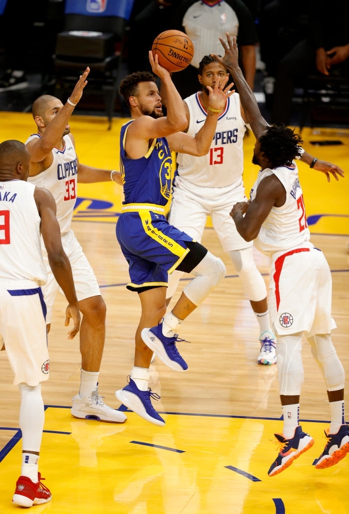 Đạt hiệu suất 25/25 trên vạch ném phạt, Los Angeles Clippers vượt qua Golden State Warriors trong trận cầu nghẹt thở - Ảnh 2.