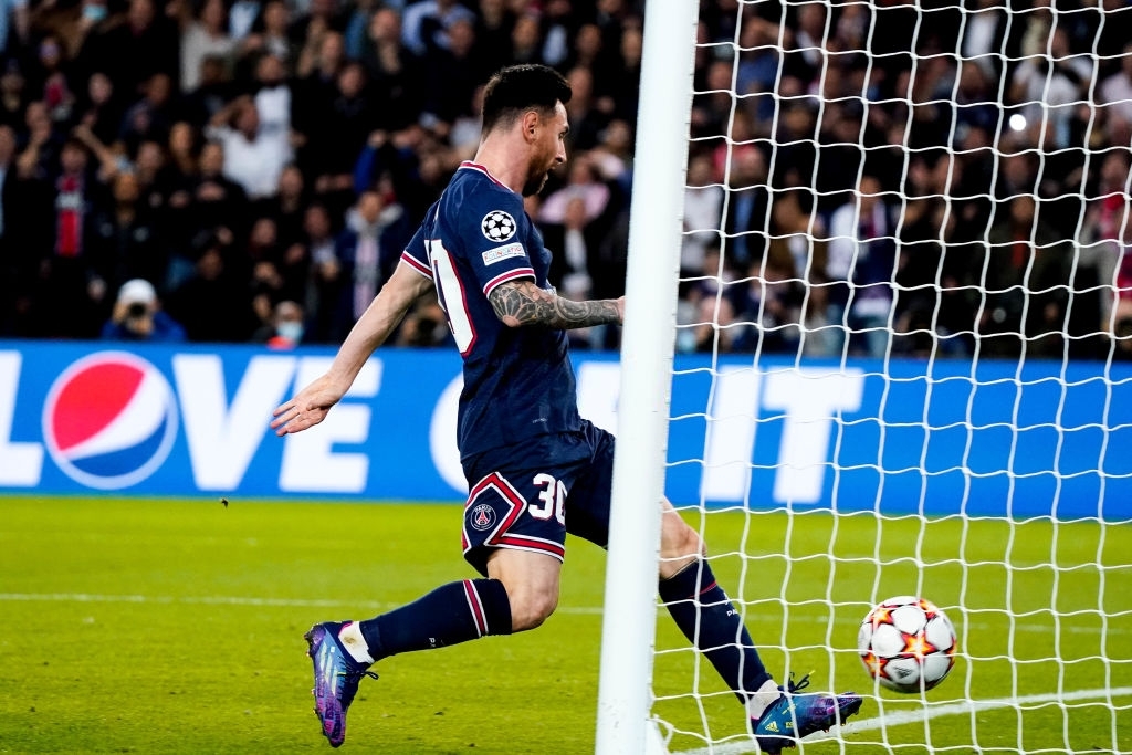 Messi lập cú đúp bàn thắng 