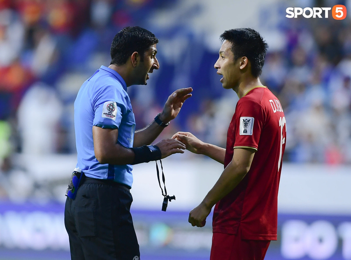 Tổ trọng tài người UAE điều khiển trận tuyển Việt Nam đấu tuyển Trung Quốc - Ảnh 2.