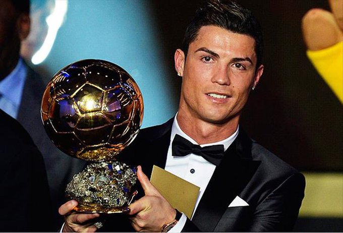 NÓNG: Ronaldo TRƯỢT giải Quả bóng vàng 2021 - Ảnh 1.