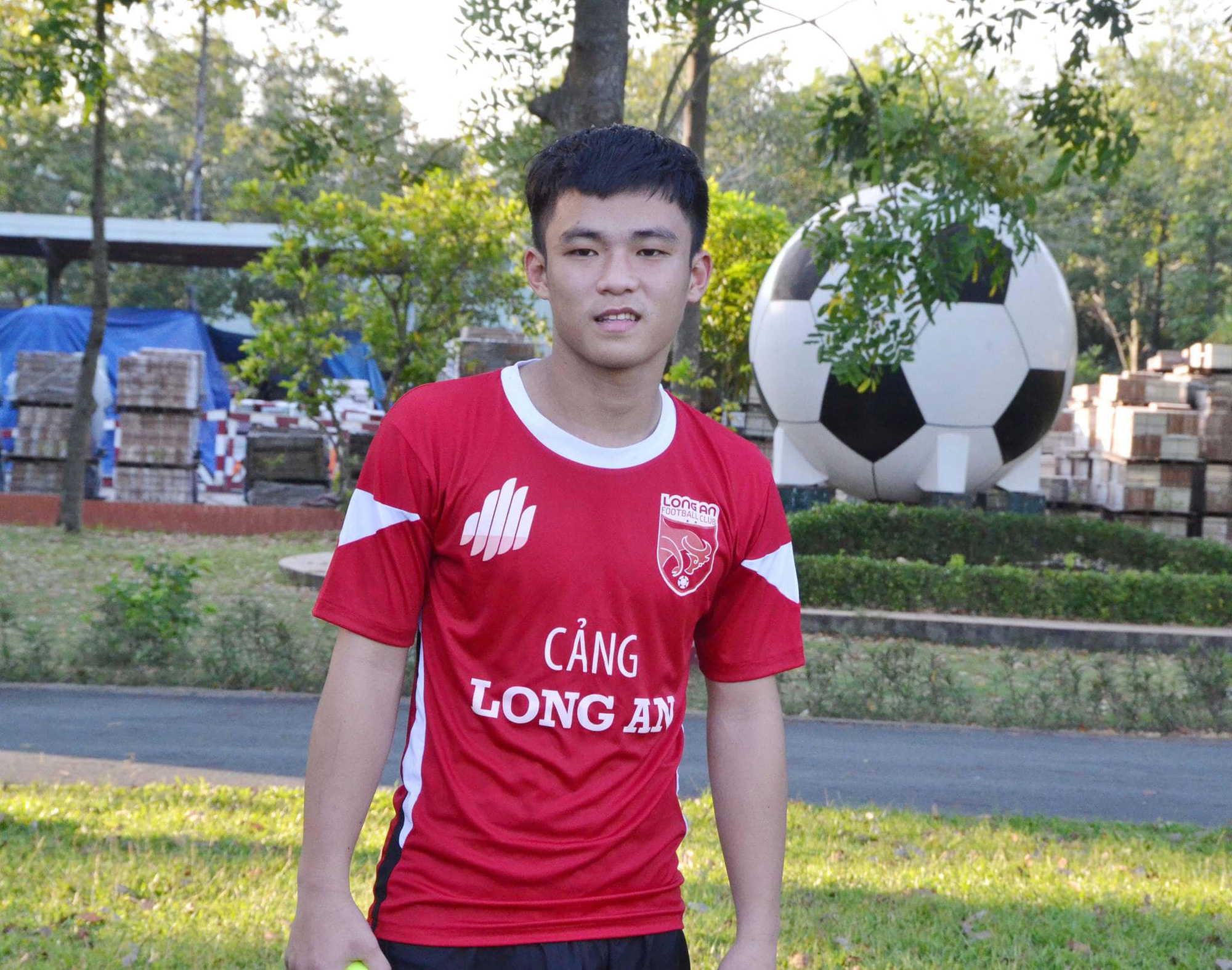 Thần đồng bóng đá Việt Nam bất ngờ giải nghệ ở tuổi 27 - Ảnh 4.