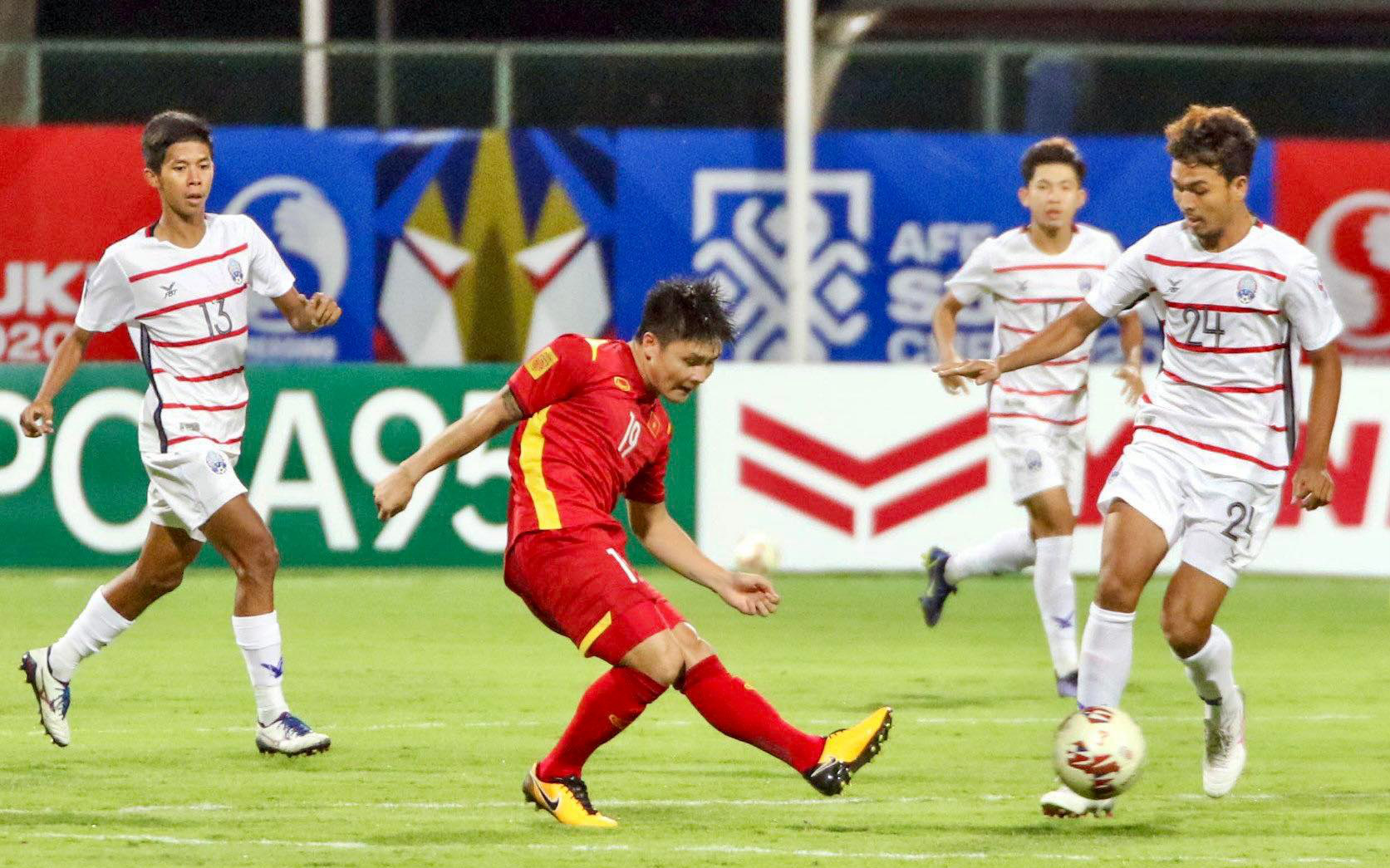 Quang Hải xuất sắc nhất trận Việt Nam thắng đậm 4-0 Campuchia