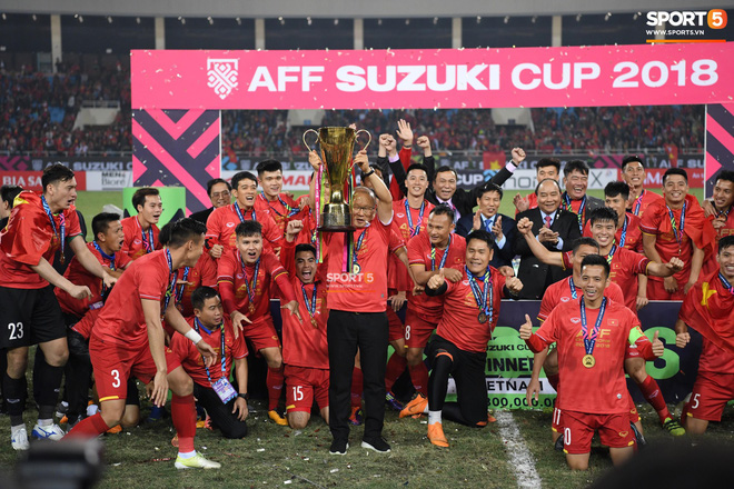 Tuyển Việt Nam cân bằng kỷ lục bất bại AFF Cup tồn tại 13 năm của tuyển Singapore - Ảnh 1.