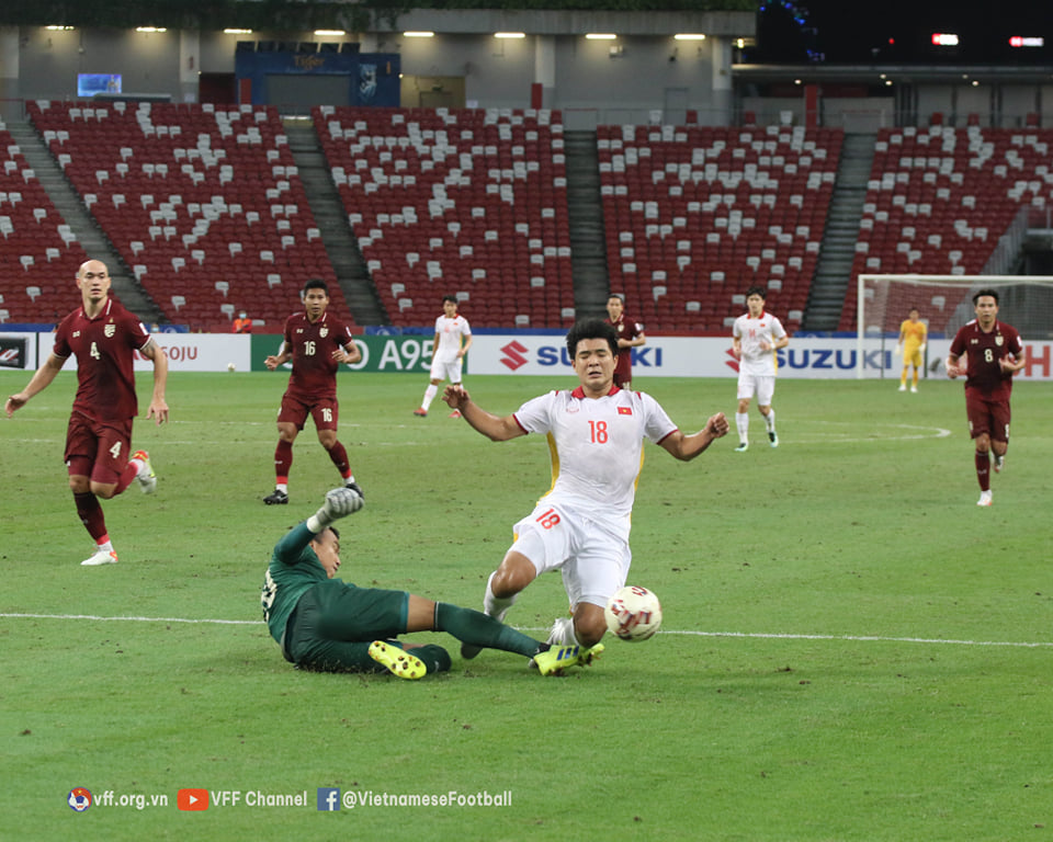 Đang cân team, Đức Chinh đau đớn rời sân giữa trận quyết đấu với Thái Lan - Ảnh 4.