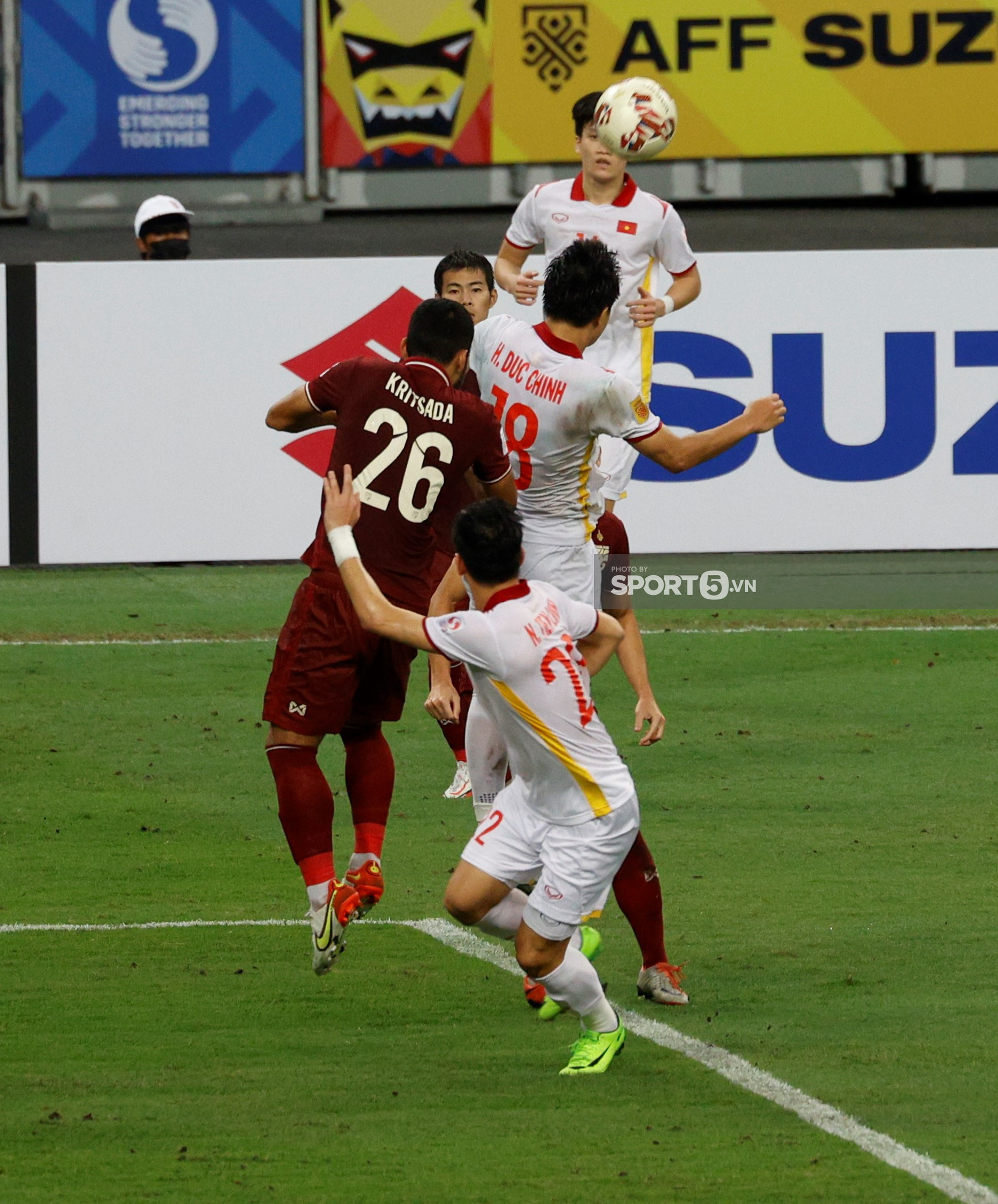 Đang cân team, Đức Chinh đau đớn rời sân giữa trận quyết đấu với Thái Lan - Ảnh 6.