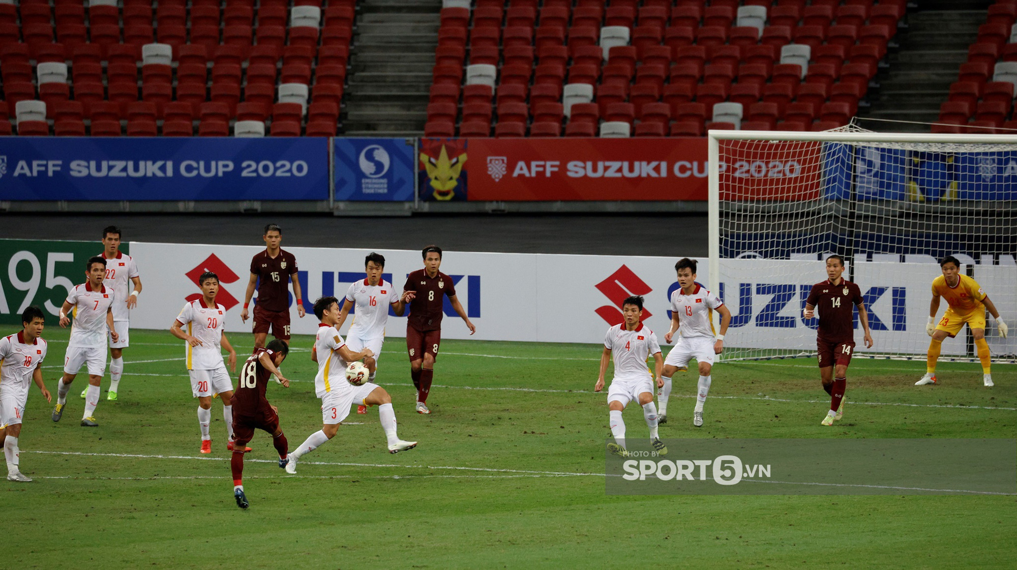 Đang cân team, Đức Chinh đau đớn rời sân giữa trận quyết đấu với Thái Lan - Ảnh 8.