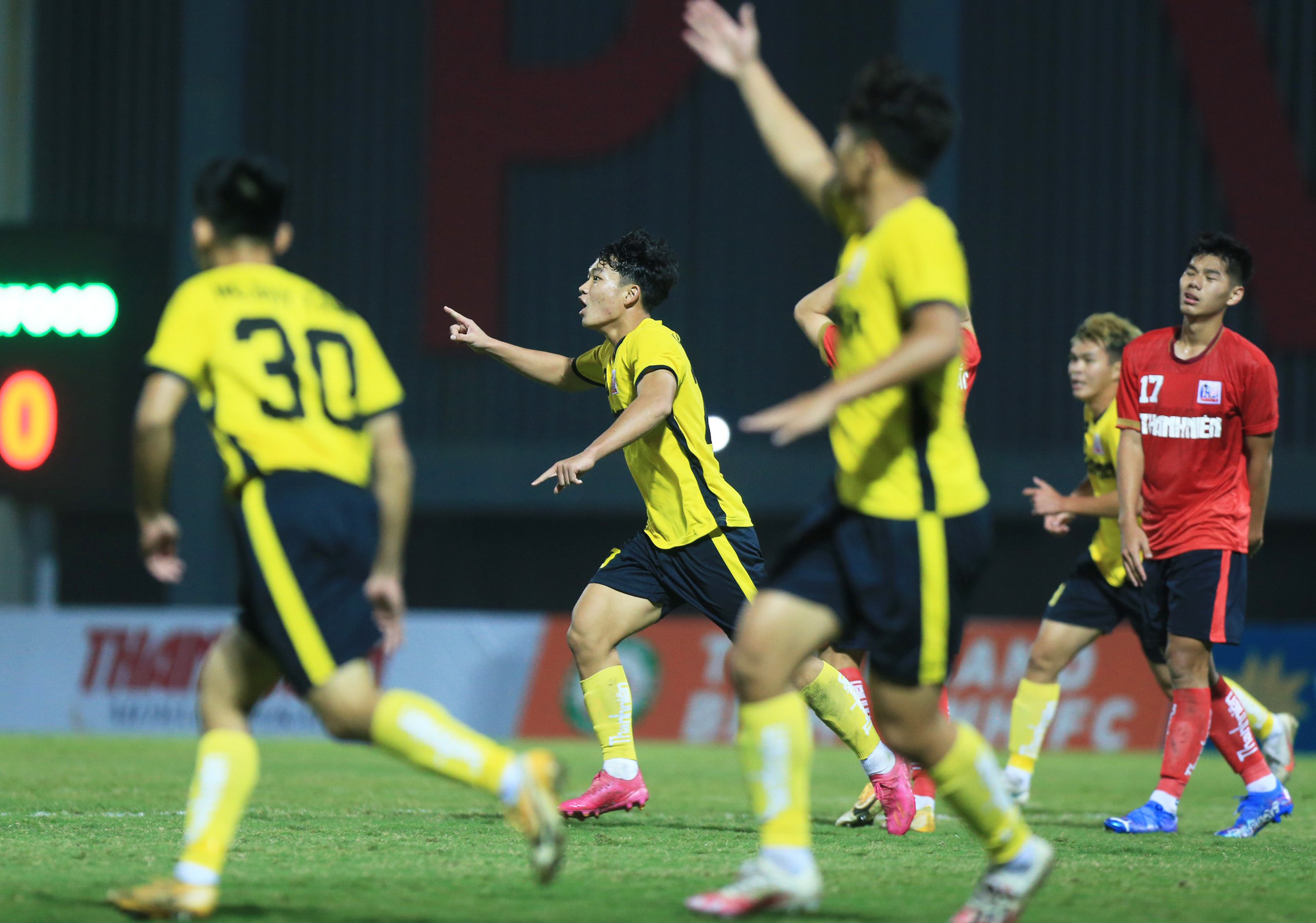 Lần đầu tiên dự U21 quốc gia, Học viện Nutifood JMG giành quyền vào chơi chung kết - Ảnh 2.