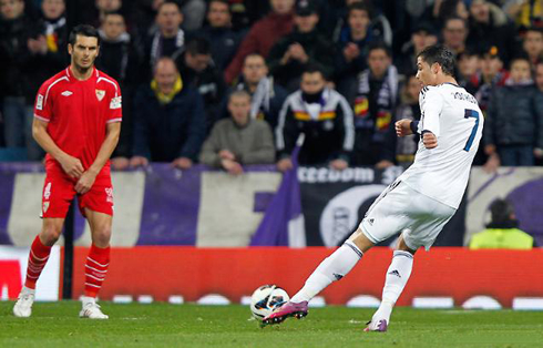 Ronaldo chạm mốc 800 bàn: Top 10 siêu phẩm đẹp nhất sự nghiệp CR7 - Ảnh 3.