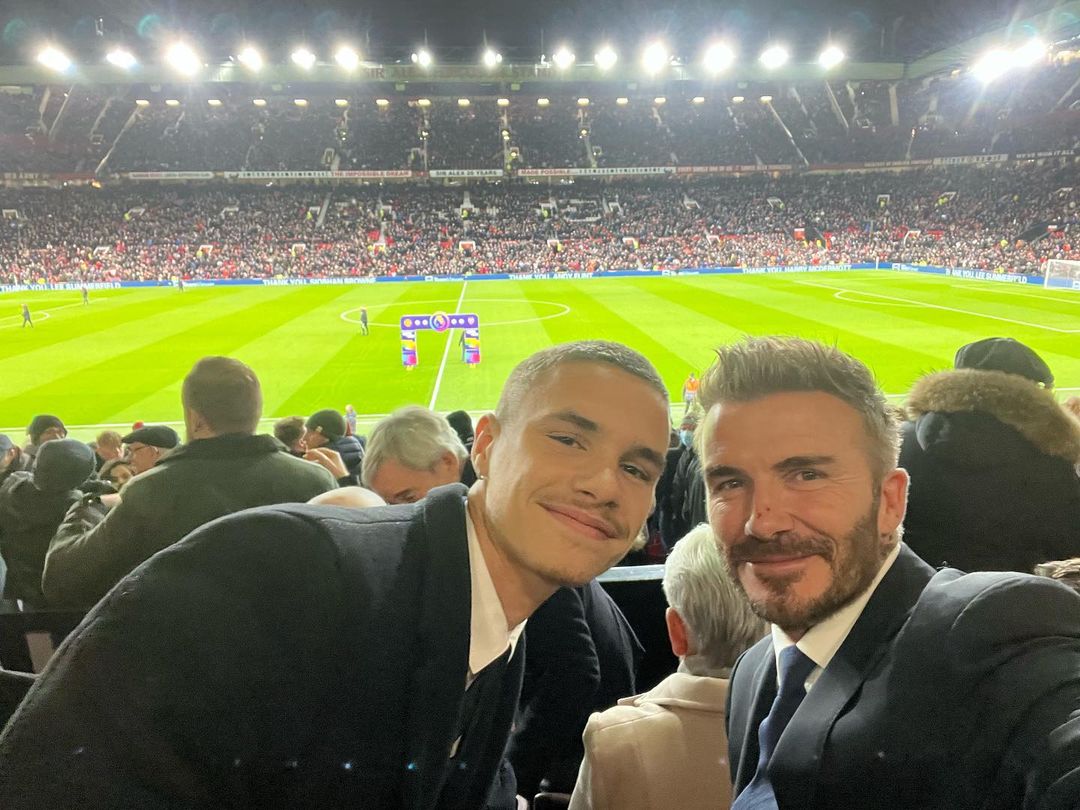 David Beckham áp đảo cậu hai Romero về nhan sắc khi tới xem MU thi đấu, fan hết hồn với vết thương như rắn cắn trên mũi - Ảnh 6.