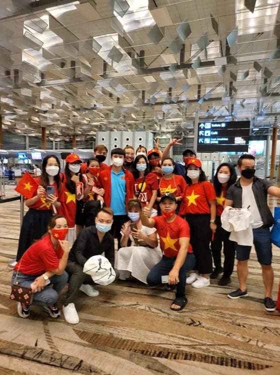Cập nhật: ĐT Việt Nam đã đến sân bay Singapore, chuẩn bị về nước sau AFF Cup 2020 - Ảnh 3.