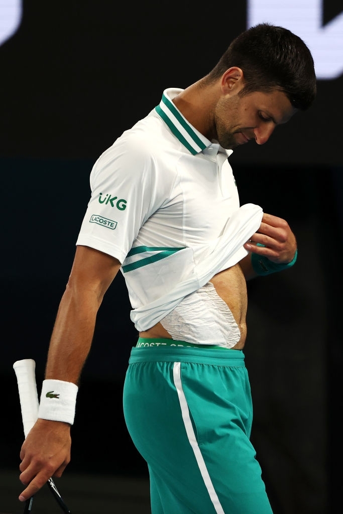 Novak Djokovic trả giá đắt sau trận thắng Raonic - Ảnh 2.