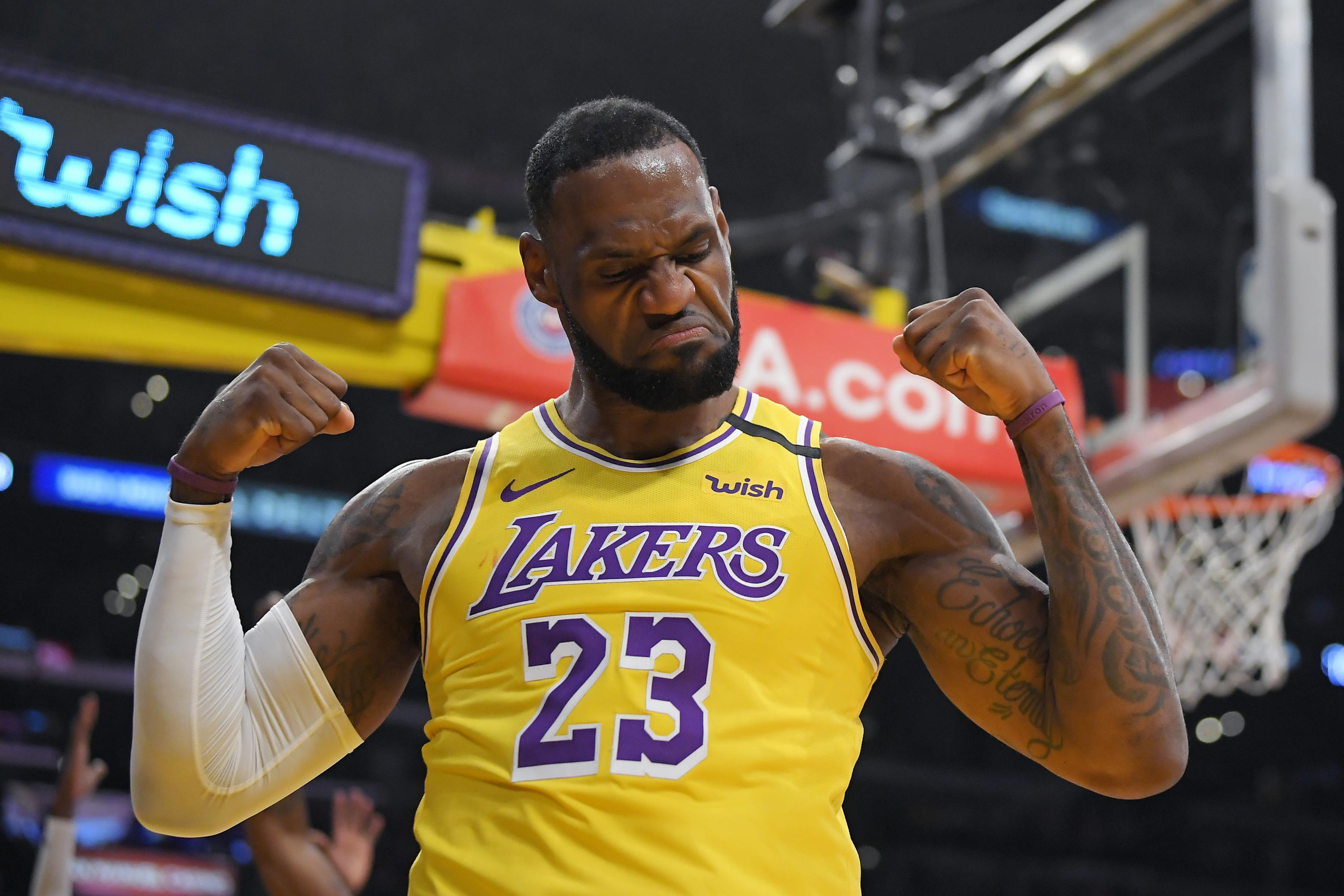 LeBron James cùng Lakers khẳng định vị thế “ông hoàng” bán áo đấu