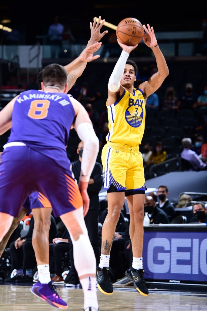 Thiếu vắng Stephen Curry, Golden State Warriors bị Phoenix Suns huỷ diệt - Ảnh 2.