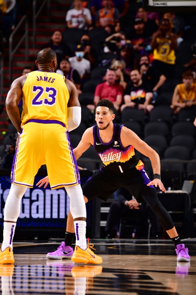 LeBron James khẳng định bản lĩnh nhà vua, đưa Los Angeles Lakers hồi sinh trước Phoenix Suns - Ảnh 2.