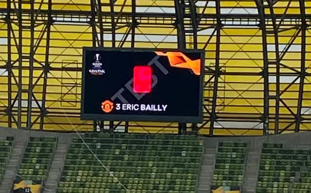 BTC sân nơi diễn ra chung kết Europa League khiến Manucians đứng ngồi không yên với phần thử màn hình lớn - Ảnh 1.