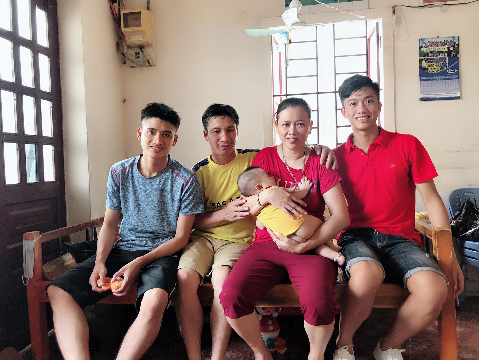 Bố mẹ cầu thủ tuyển Việt Nam: Thương các con vất vả, nhưng hãy vượt mọi khó khăn vì nhiệm vụ Tổ quốc - Ảnh 6.