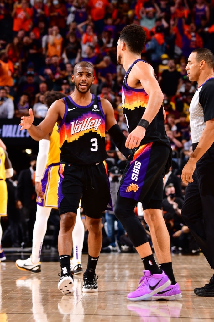 Thiếu vắng Anthony Davis, LeBron James bị Phoenix Suns “thiêu rụi” trong game 5 - Ảnh 1.