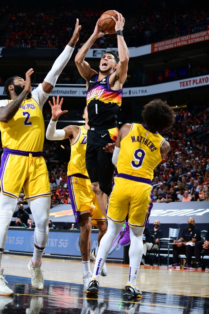 Thiếu vắng Anthony Davis, LeBron James bị Phoenix Suns “thiêu rụi” trong game 5 - Ảnh 2.