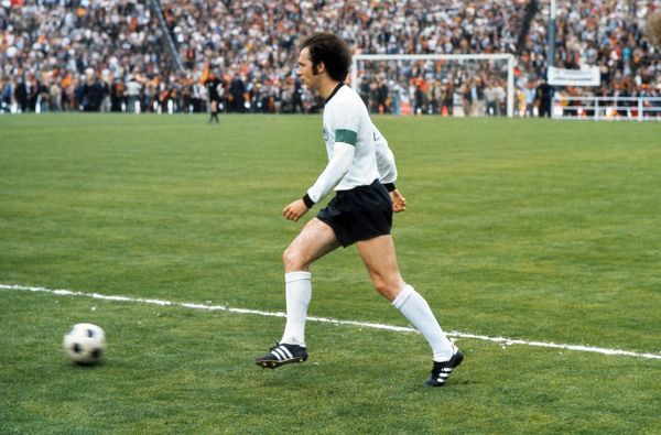 Euro 1972: kỳ Euro xuất sắc của người Đức, hoàng đế Beckenbauer và máy dội bom Gerd Mueller tỏa sáng - Ảnh 3.