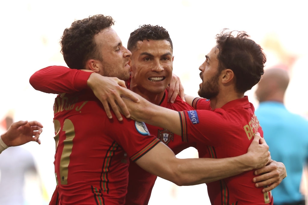 Ronaldo ghi bàn mang tính lịch sử, Bồ Đào Nha vẫn thua tan nát trước Đức - Ảnh 2.