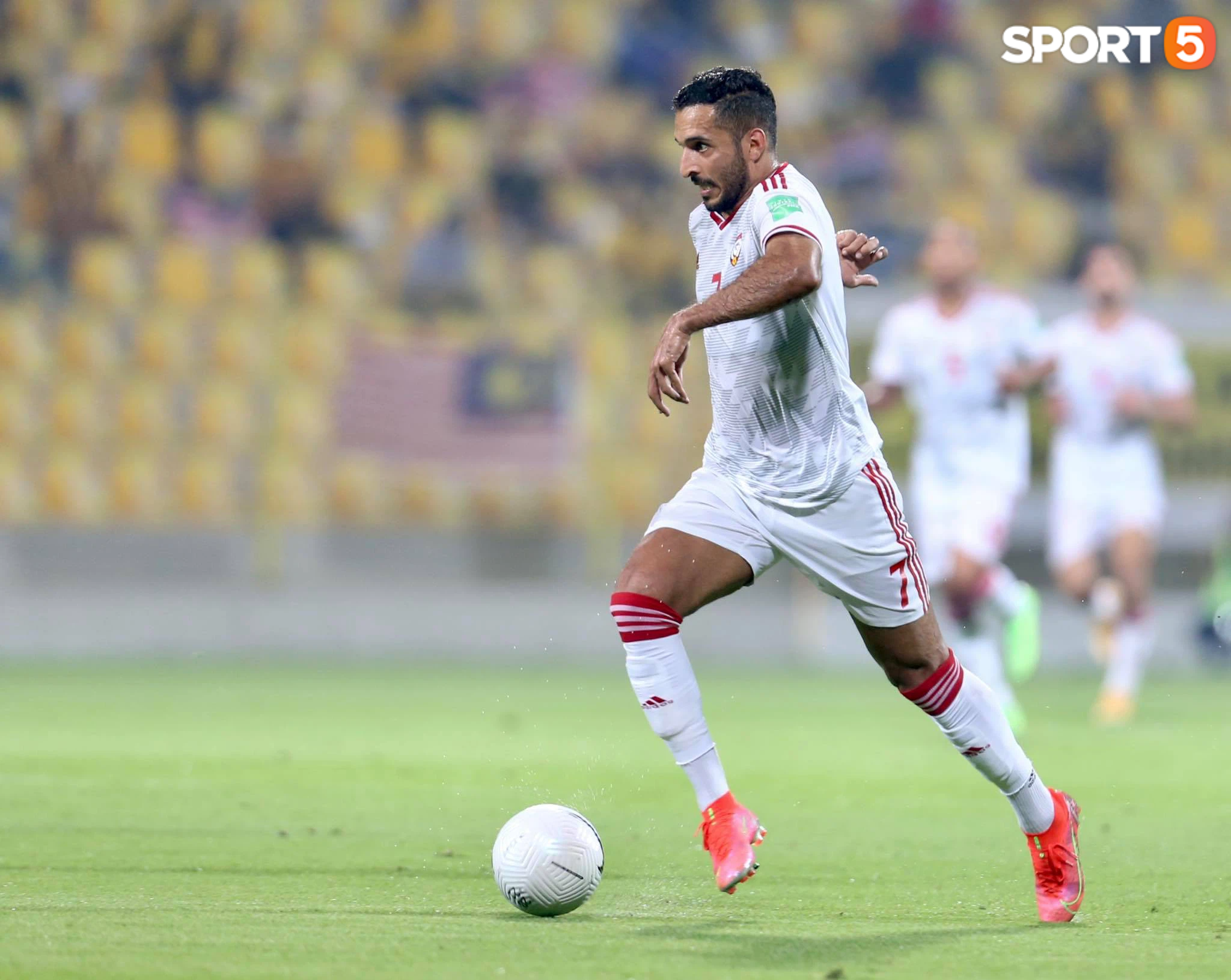 Tiền đạo Ali Mabkhout của đội tuyển UAE, &quot;ông kẹ&quot; của Malaysia - Ảnh 1.