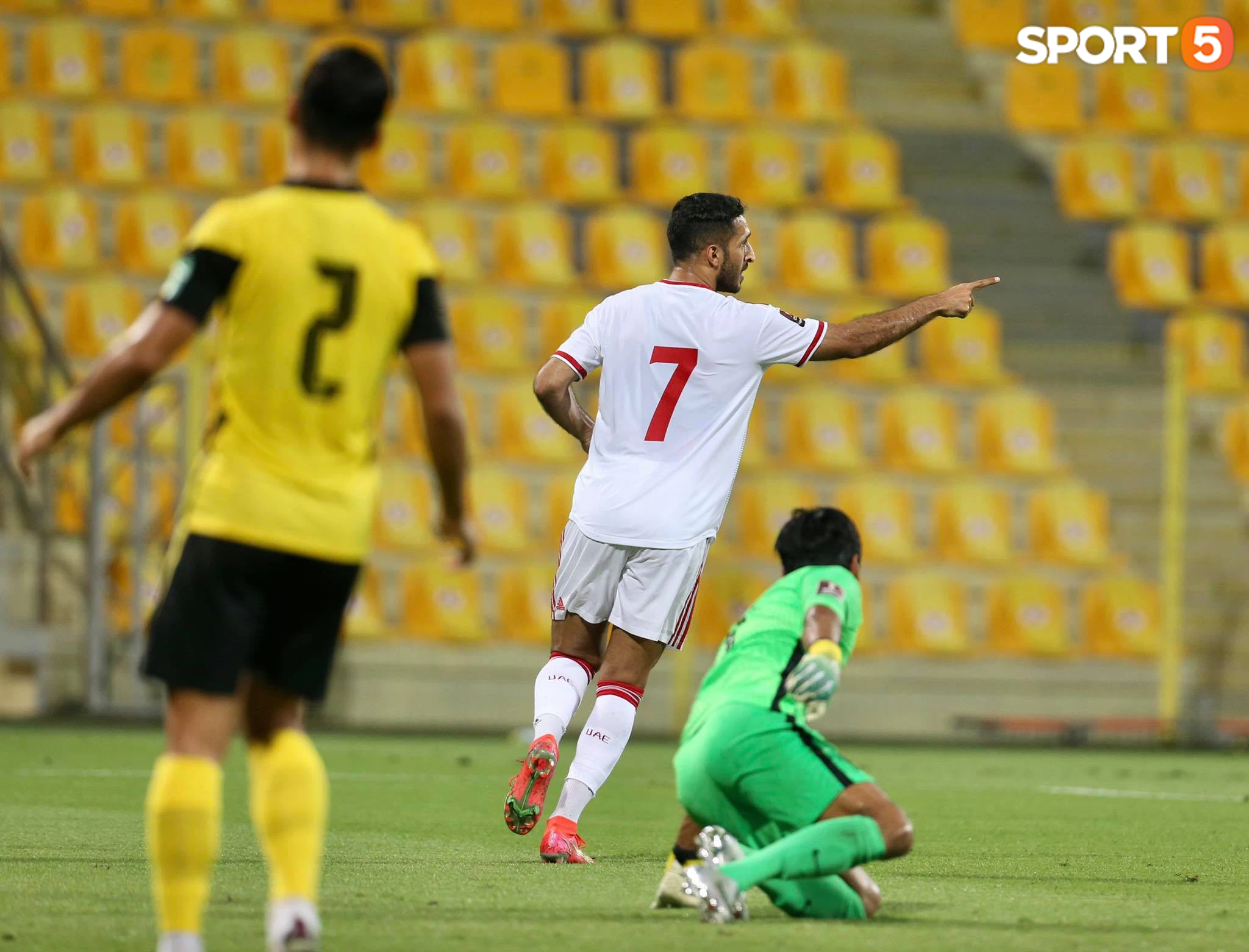 Tiền đạo Ali Mabkhout của đội tuyển UAE, &quot;ông kẹ&quot; của Malaysia - Ảnh 2.
