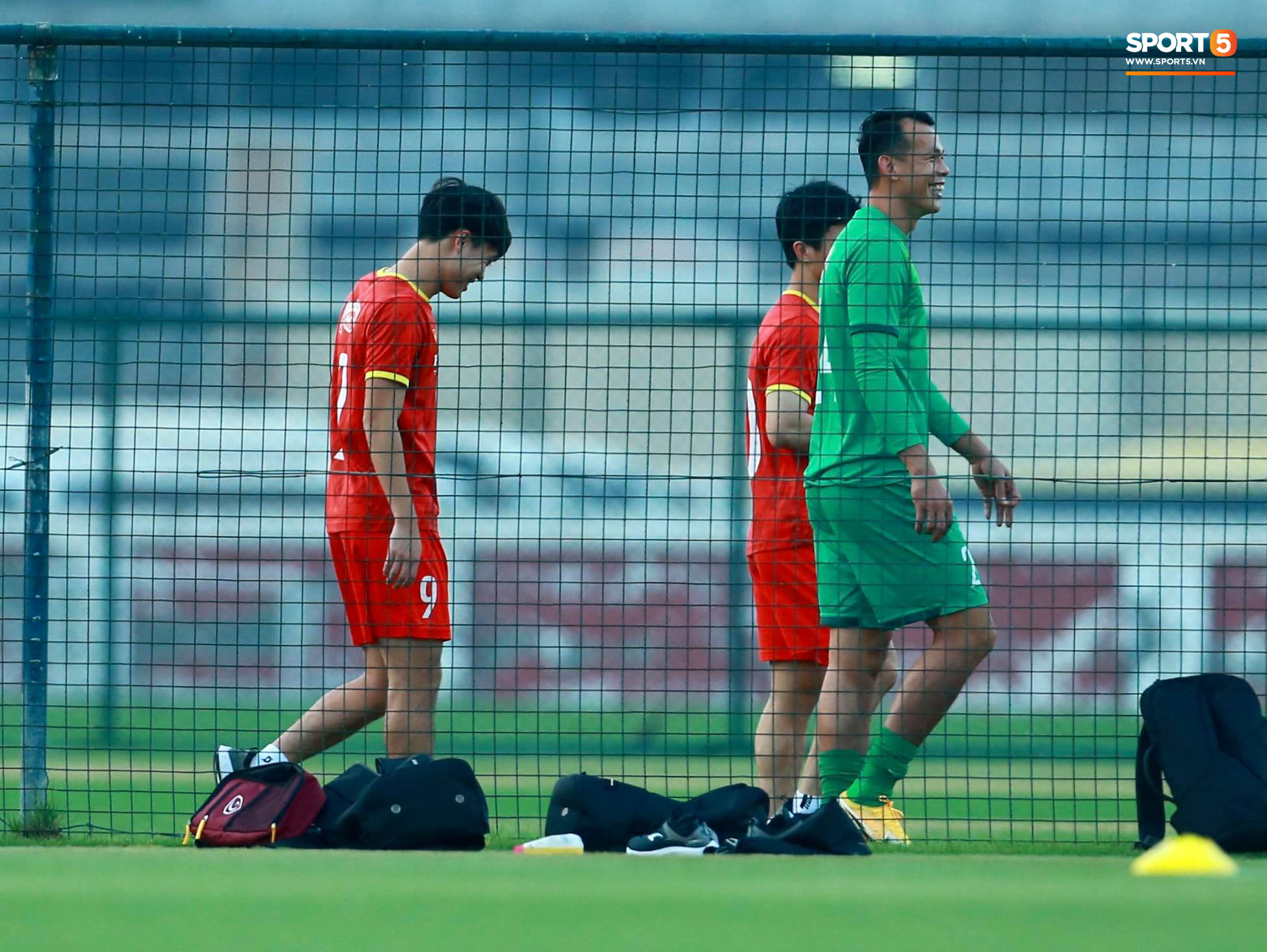 [Trực tiếp từ UAE] Buổi tập đầu tiên của tuyển Việt Nam sau trận gặp Indonesia: Tuấn Anh, Văn Toàn cùng có mặt - Ảnh 8.