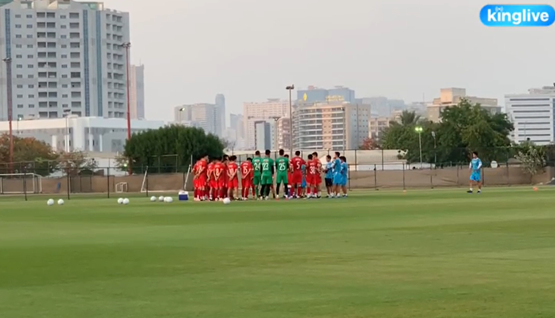 [Trực tiếp từ UAE] Buổi tập đầu tiên của tuyển Việt Nam sau trận gặp Indonesia: Tuấn Anh, Văn Toàn cùng có mặt - Ảnh 9.