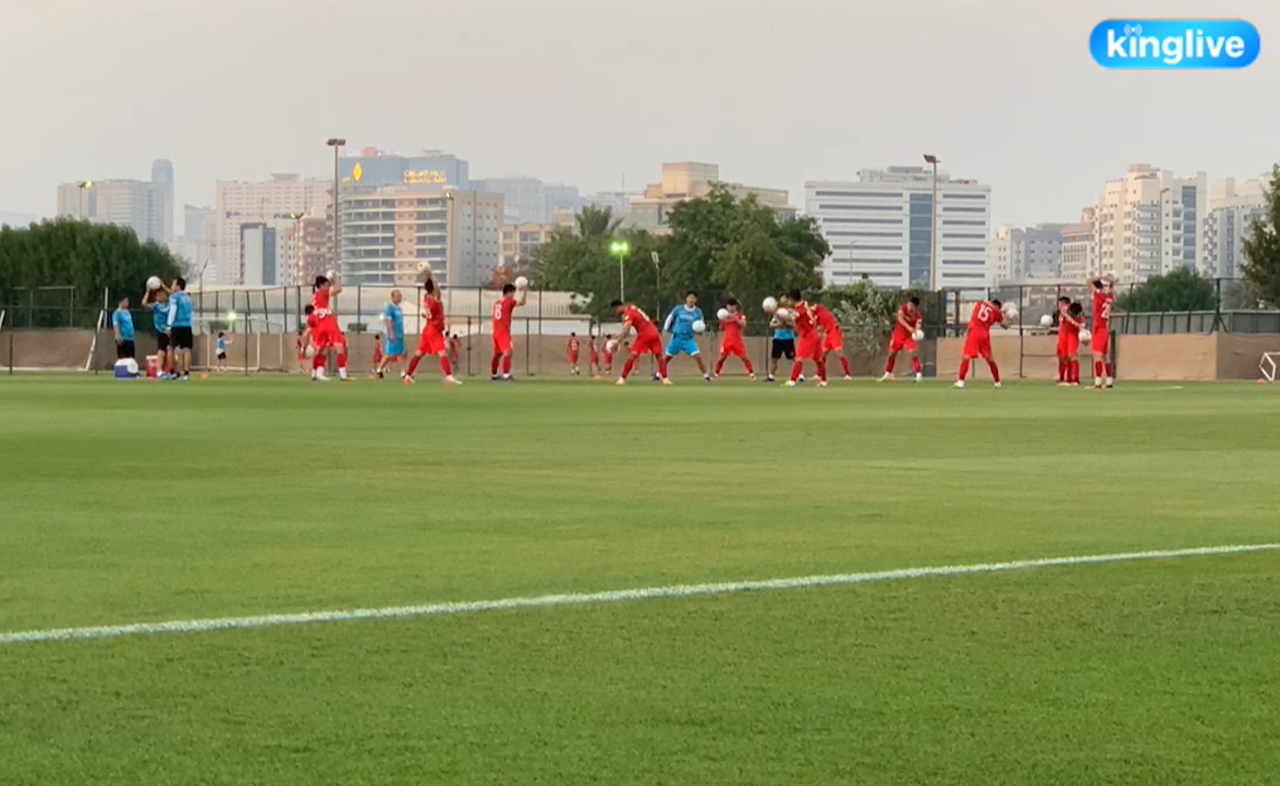 [Trực tiếp từ UAE] Buổi tập đầu tiên của tuyển Việt Nam sau trận gặp Indonesia: Tuấn Anh, Văn Toàn cùng có mặt - Ảnh 7.