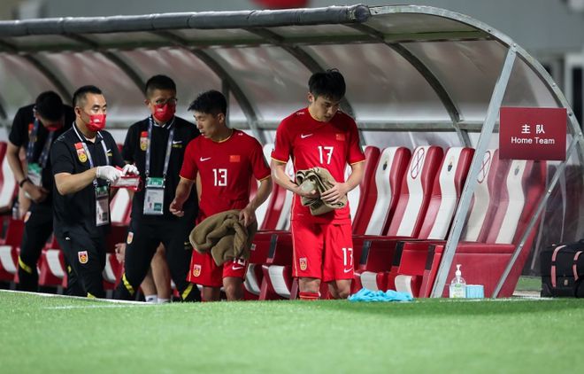 Cầu thủ Trung Quốc bị tố &quot;chơi chiêu&quot; khiến Philippines xao nhãng tại vòng loại World Cup 2022 - Ảnh 1.