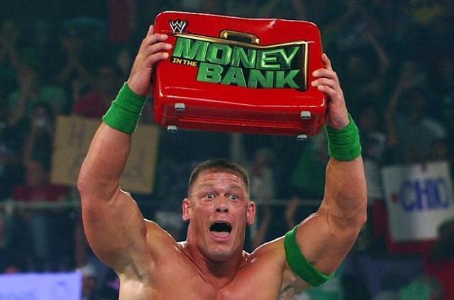  John Cena và pha dùng vali MITB chuối nhất lịch sử WWE - Ảnh 2.