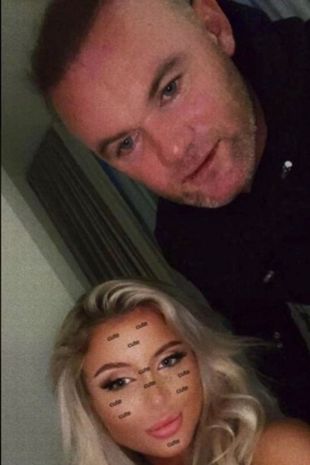 Wayne Rooney chụp ảnh cùng người mẫu Snapchat Tayler Ryan