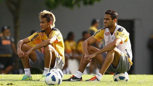 Đồng đội cũ của Neymar chưa thể cùng Trung Quốc thi đấu với đội tuyển Việt Nam - Ảnh 1.