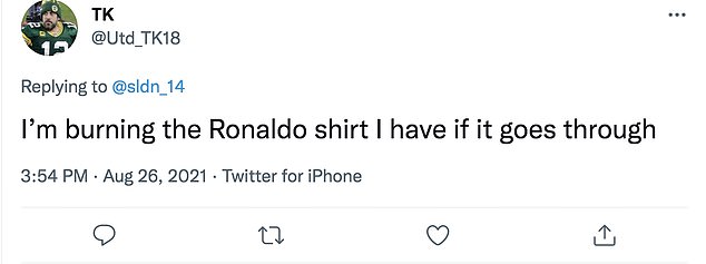 Fan Man United dọa đốt áo Cristiano Ronaldo nếu anh gia nhập Man City - Ảnh 2.