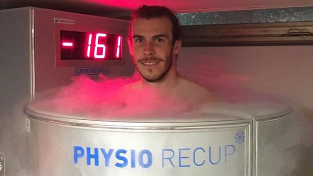 Theo chân Ronaldo, Gareth Bale cũng hồi phục trong buồng áp lạnh
