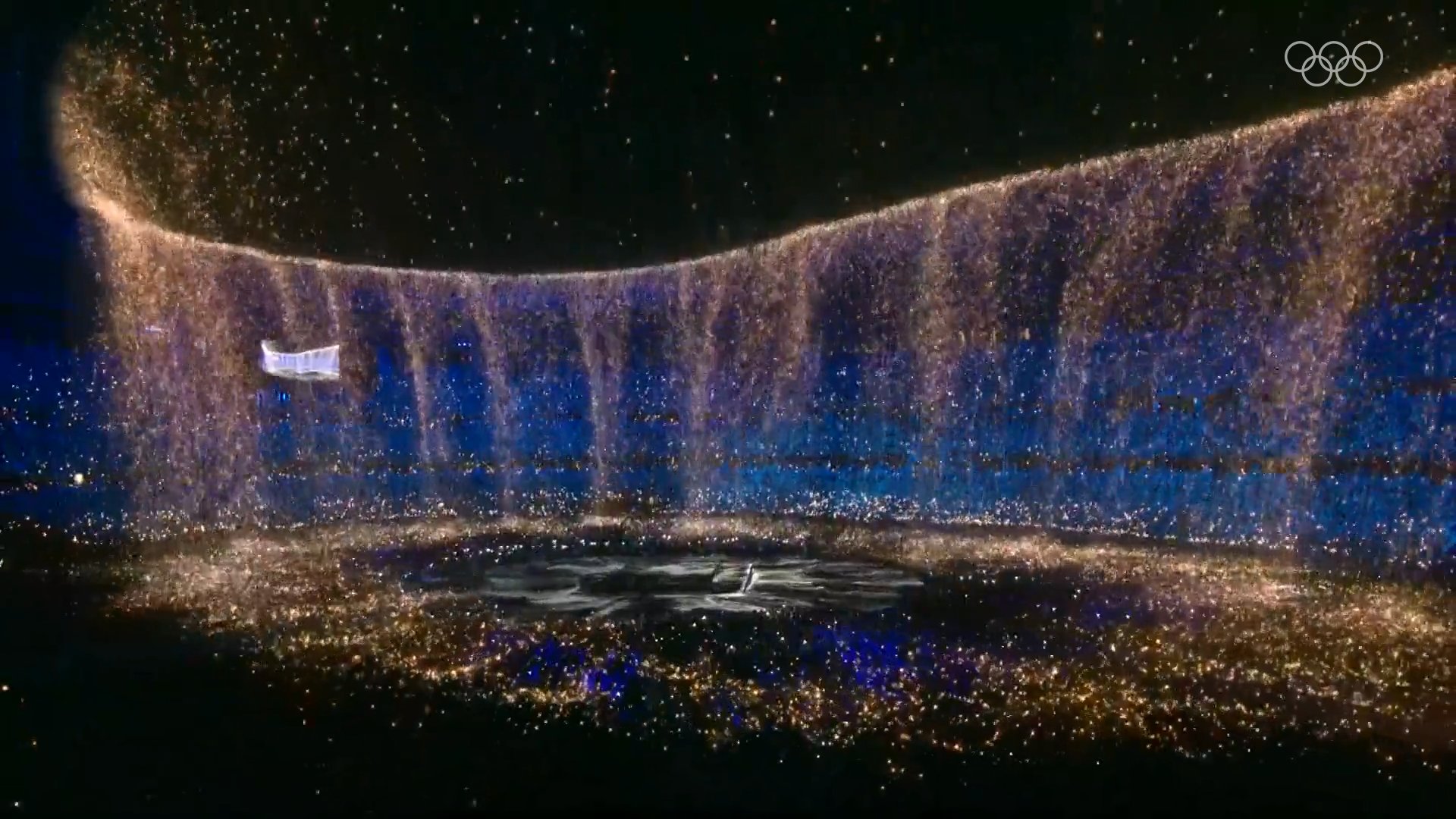 Nổi hết da gà trước màn trình diễn Dòng sông ngân hà huyền ảo trong lễ bế mạc Olympic 2020 - Ảnh 3.